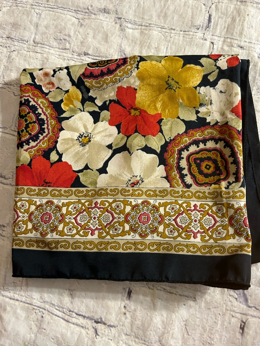 ELAINE GOLD FLORAL CLASSIC BOLD SQUARE SCARF MADE IN ITALY POLYESTER O/S
